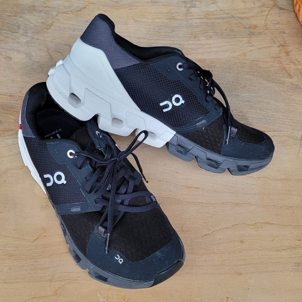 On CLOUD CLOUDFLYER 4 MEN SZ W10 RUNNING SHOES BLACK WHITE